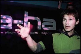 Tr�ge Nordl�nder: Morten Harket ist nicht erfreut eine Tournee in Nord Norwegen zu machen.