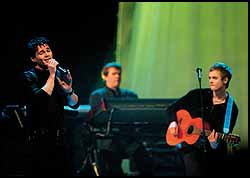 Wollen mehr Ruhe haben: A-ha bitten nun Teile ihrer gro�en Fanschar ihren Wunsch nach mehr Privatsph�re zu respektieren.